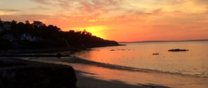 Vue sur le coucher de soleil sur la plage - Douarnenez - GlazOcean.com